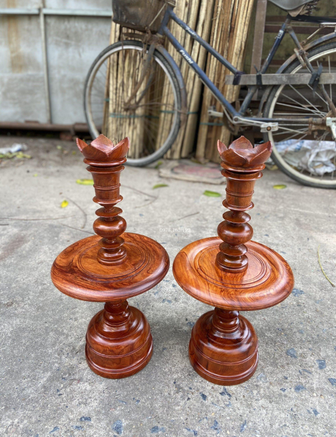Cặp chân nến gỗ hương liền khối.png